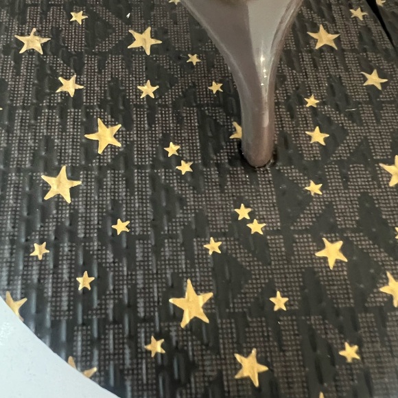 Cute Michael Kors Sandals!! - Picture 5 of 14